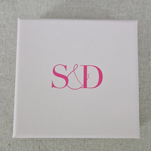 S&D Mixed Metal Horn Necklace - Picture 3 of 3